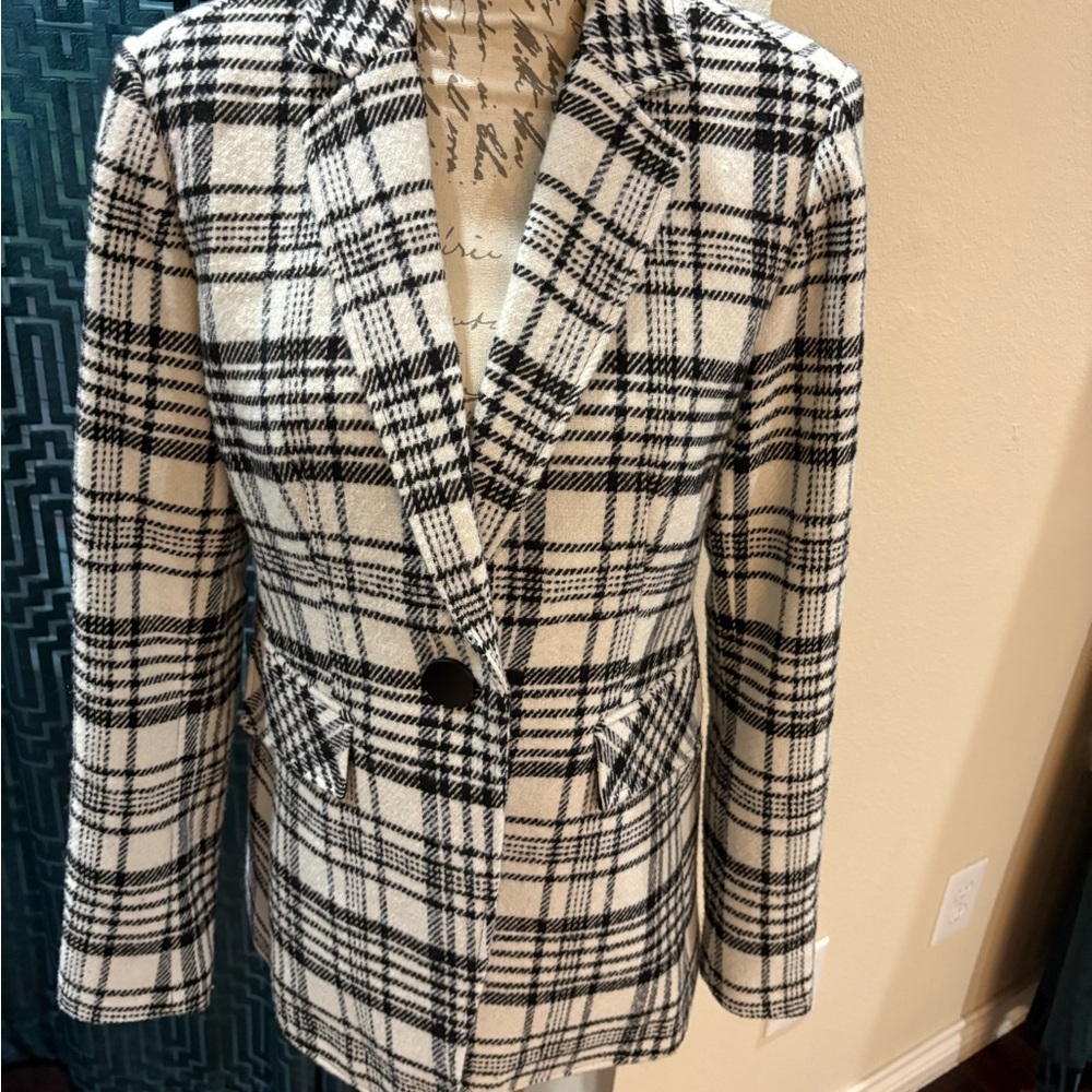 CHARLIE B Black and White Plaid Blazer
